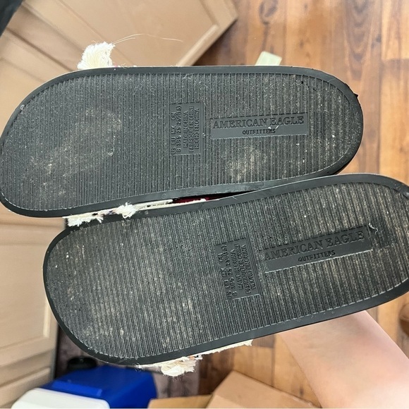 American Eagle Rainbow Pom Pom Slide Sandals Size 8 Y - Picture 2 of 5